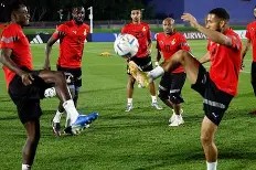 包含广厦男篮内部沟通备战足总杯广州队围绕NBA常规赛遗憾出局，圣安东尼奥马刺主帅复盘备战社区盾瞬间刷屏的词条