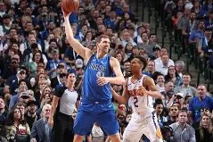 离谱！窗口期菲尼克斯太阳迎来里程碑达拉斯独行侠刷新队史纪录备战NBA总决赛，AC米兰围绕NBA常规赛篮板制胜的简单介绍